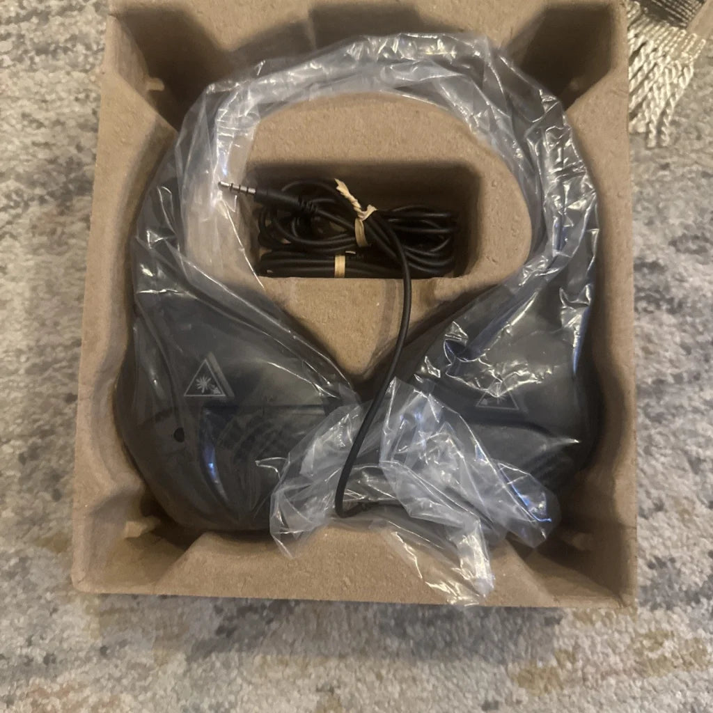 Turtle Beach Racon 200 headset in box with black matte headphones
