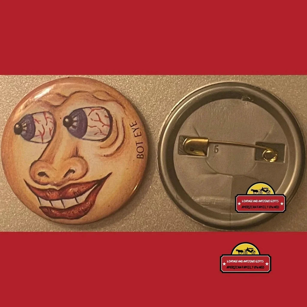 Circular bot eye pin with a fun smiling face design, perfect for 80s nostalgia lovers