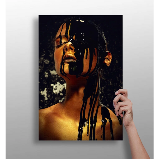 Striking black-and-gold woman portrait on Dripping Gold insigne aluminum prints