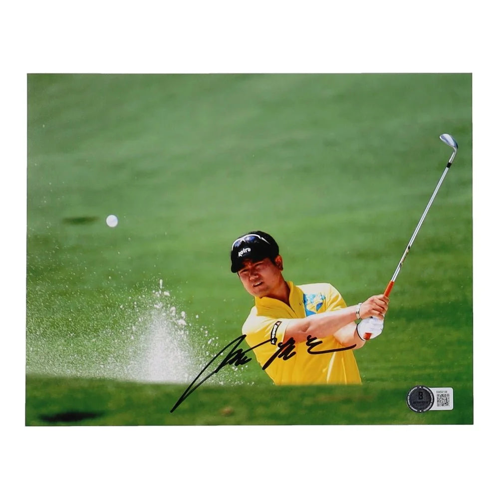 Autographed Y.E. Yang golf photo of him hitting a bunker shot with Beckett Authenticated