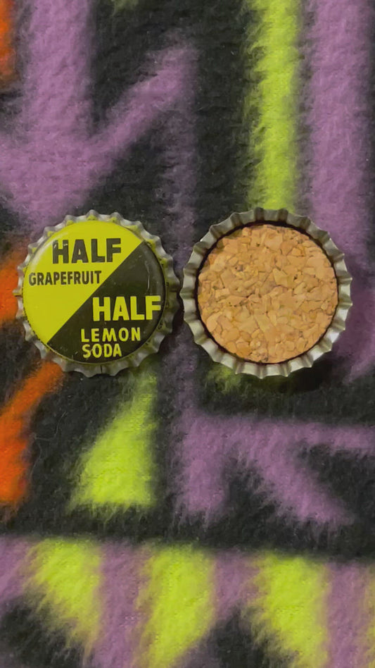 Vintage Half Grapefruit Half Lemon Soda Cork-Lined Crown Bottle Cap NOS Mid-Century Citrus Soda Lithographed Yellow Black American Made 🍎